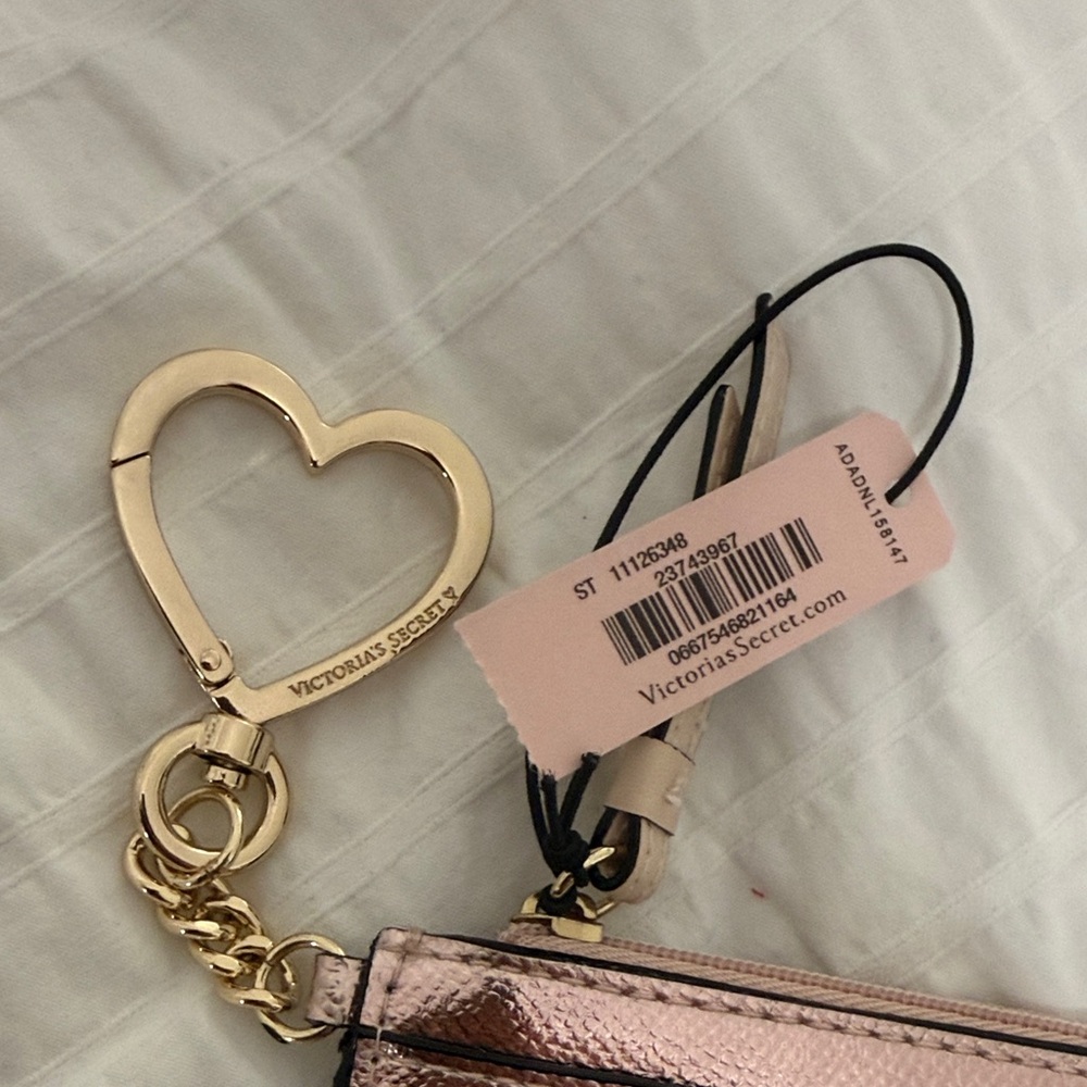 Victoria's Secret Metallic Pink Card Holder with Gold Heart Keyring - Picture 2 of 2